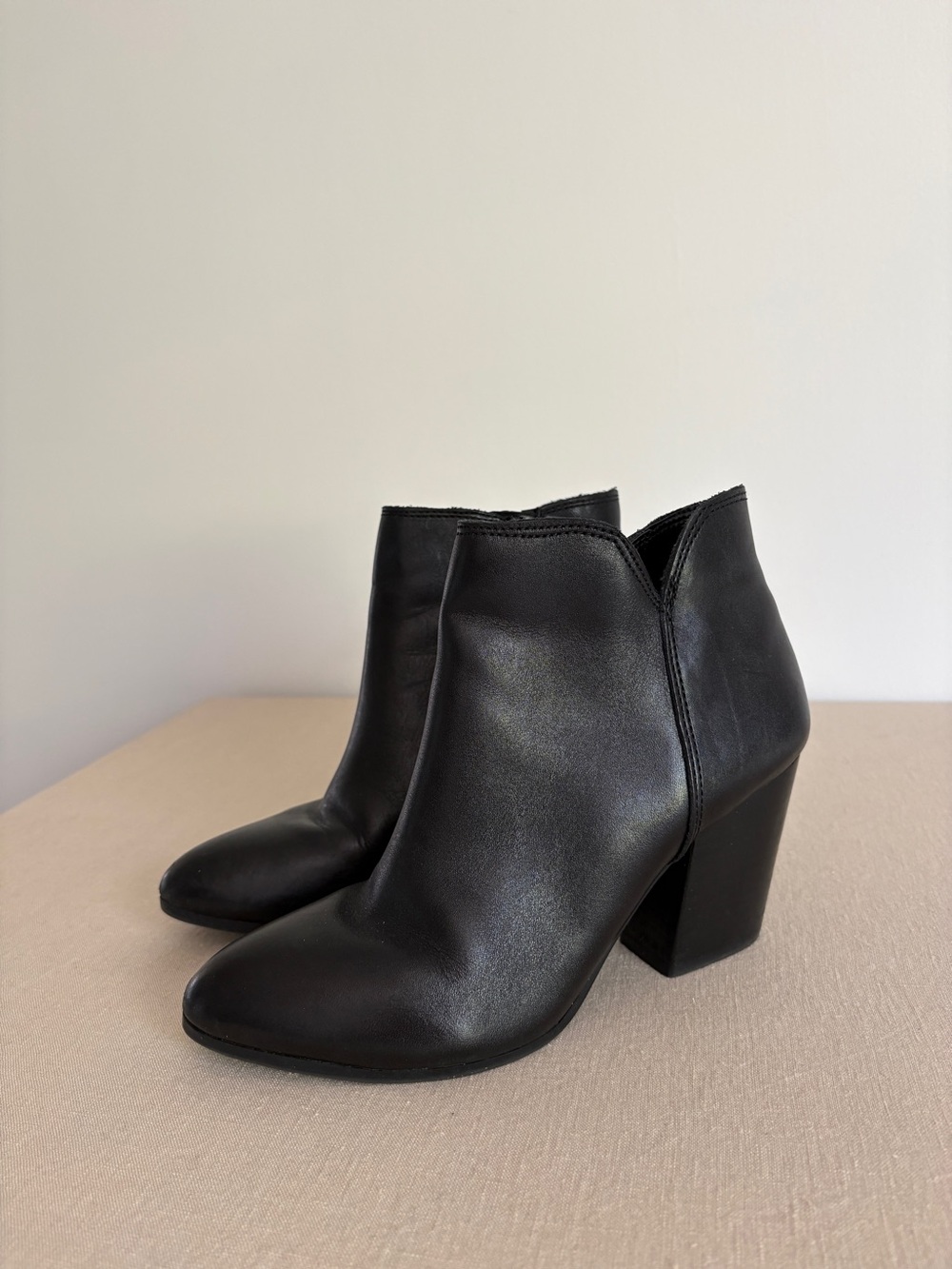 Aldo Black Leather Ankle Boots 7 EUC